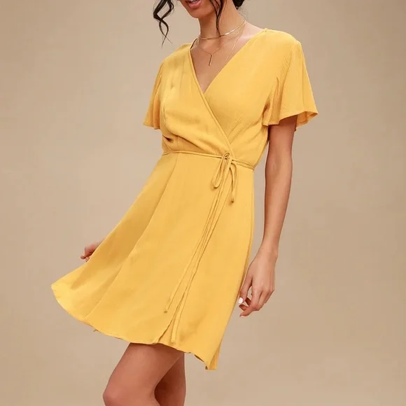 yellow wrap dress short /// Light Yellow Polka Dot Wrap A-Line Short Dress With V-Neck And Flared Ruffle Sleeves For Women, Women's, Size: 2XL